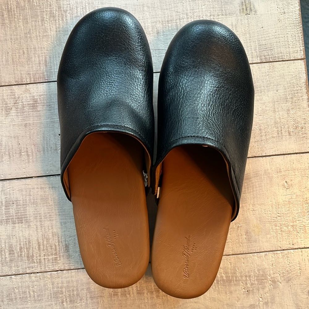 Universal Thread black clogs NWOT size 10